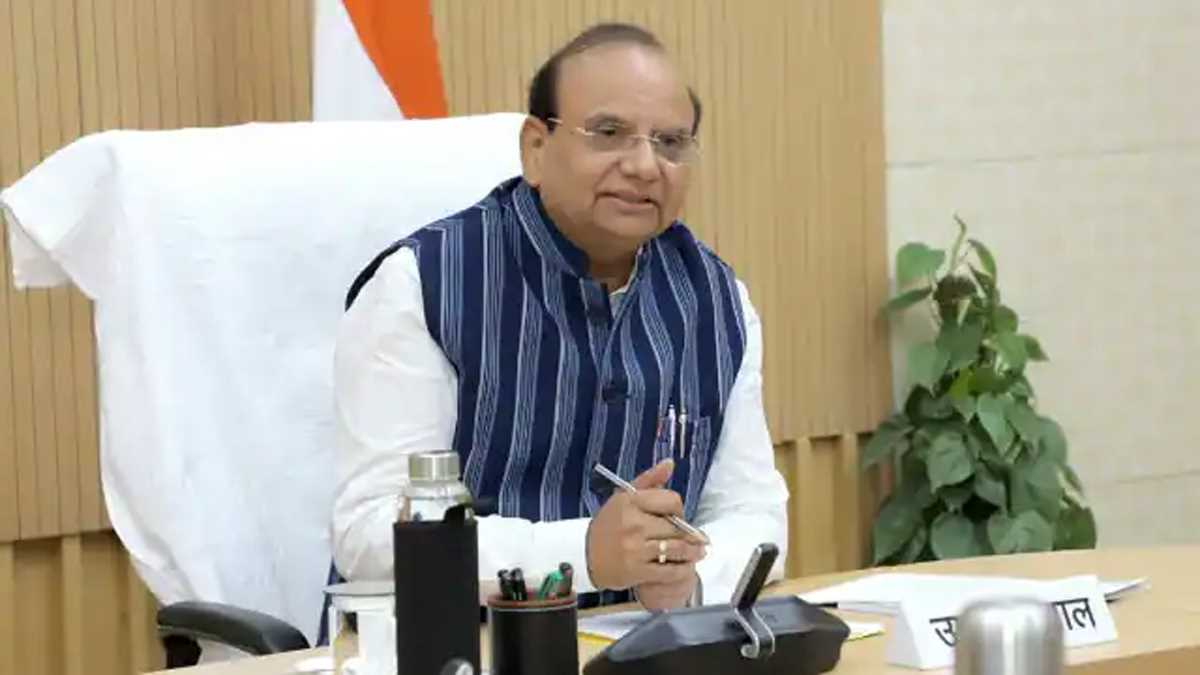 आप दिल्ली में समानांतर सिविल सेवा चला रही है : एलजी कार्यालय